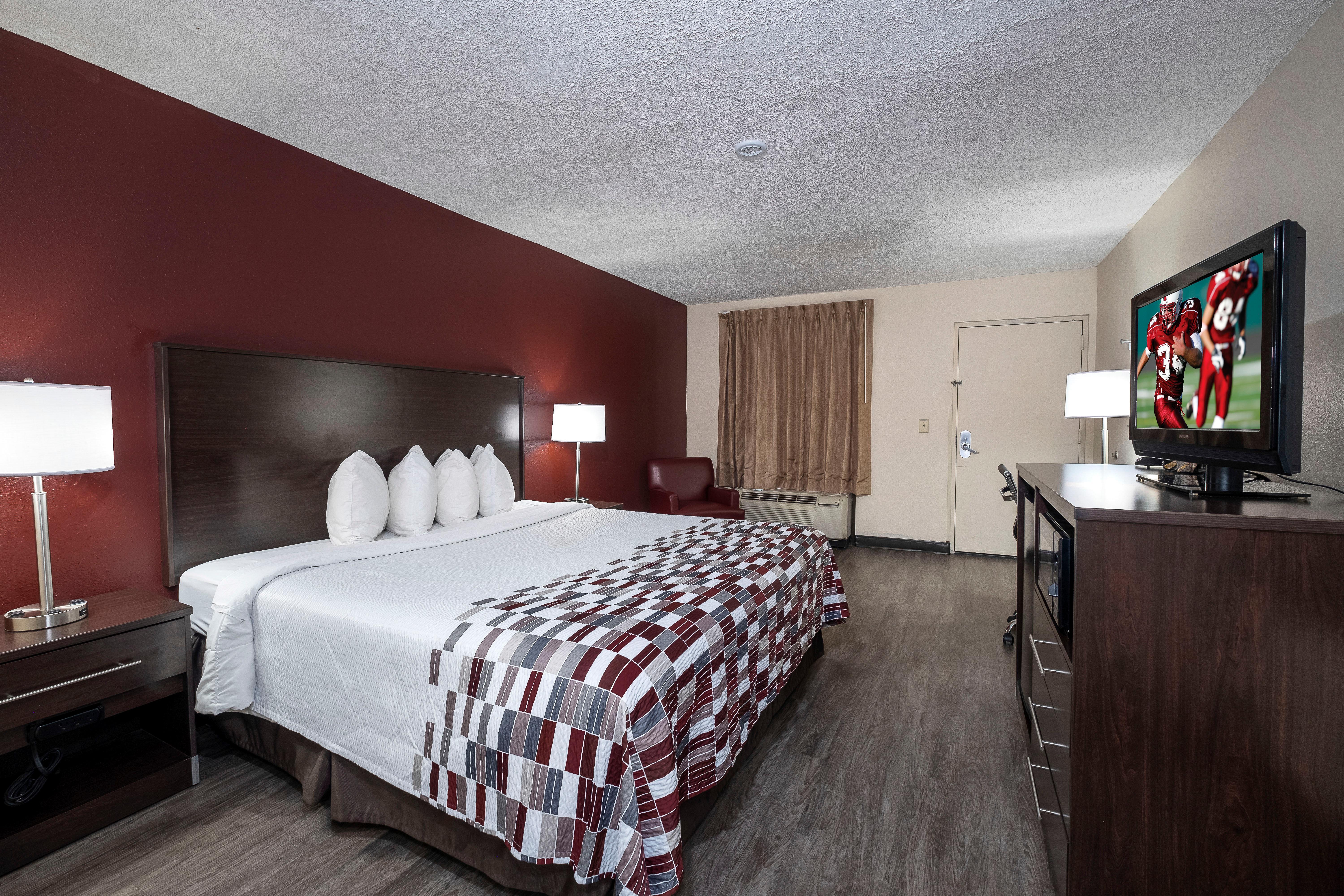 Red Roof Inn Пратвил Екстериор снимка