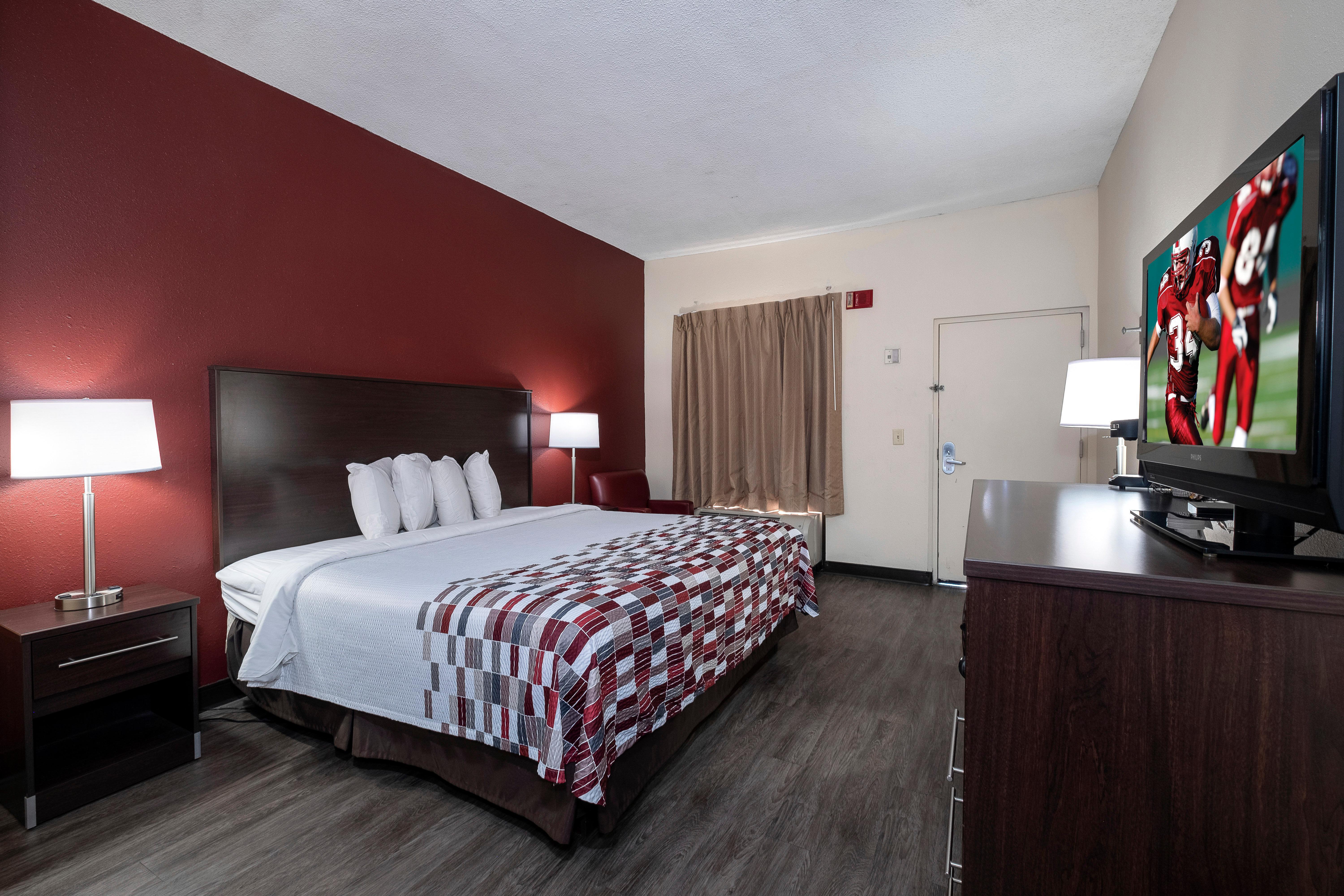 Red Roof Inn Пратвил Екстериор снимка